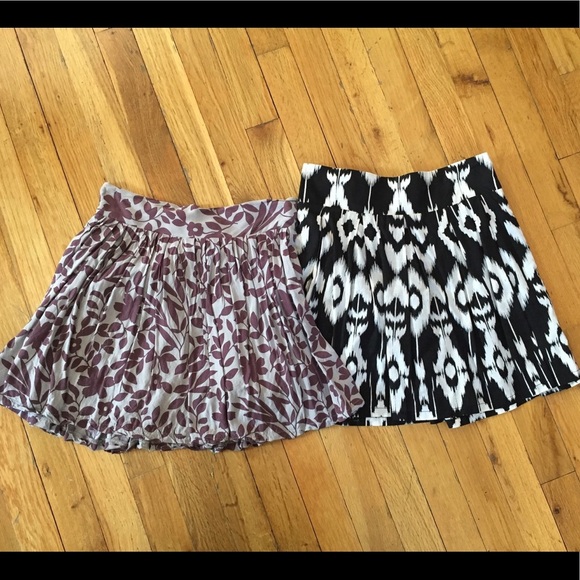 2 Forever 21 Patterned Mini Skirts Sz S/M - Picture 1 of 5